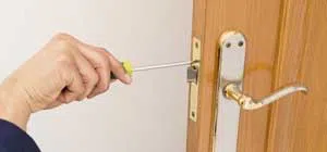 Affordable Locksmith Services Houston, TX 713-470-0724 - trunk-unlock-01